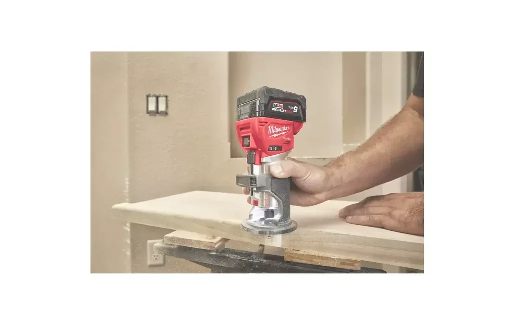 Rebajadora Milwaukee M18 FTR8-0X 18V sin batería Ø 6-8 mm