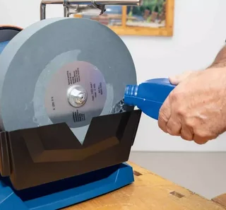 Afilador de agua SCHEPPACH TIGER 7000S 250mm 200W - Esmeriladora profesional con depósito irrompible