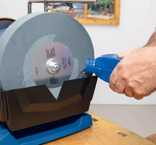 Afilador de agua SCHEPPACH TIGER 7000S 250mm 200W - Esmeriladora profesional con depósito irrompible