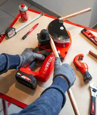 Cintreuse électrique 18V Ministem® VIRAX Ø12-18mm avec batterie 2Ah et chargeur rapide