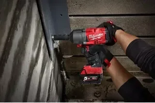 Clé à chocs Milwaukee M18 18V 3/4" 1627Nm + 2 batteries 5.0Ah HD BOX