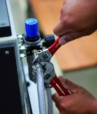 Clé à molette extra plate VIRAX 17022 - Mors fins ultra-légers 6-8"