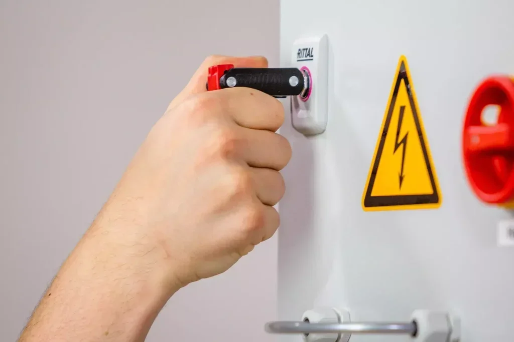 Clé universelle Wiha 44001 à double articulation 8 profils électrotechnique