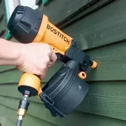 Cloueur pneumatique BOSTITCH N66C-2-E bardage avec coffret transport