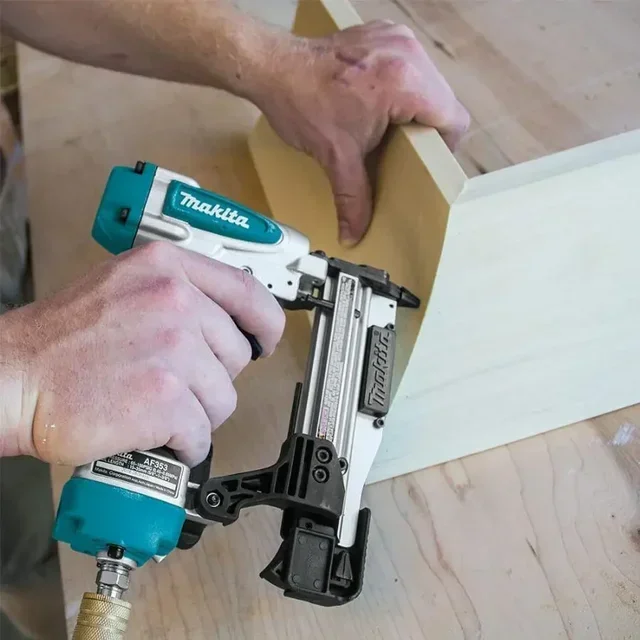 Makita AF353 Druckluftnagler 35mm Ergonomisch mit Sicherheitsverriegelung Druckluft Nagelpistole