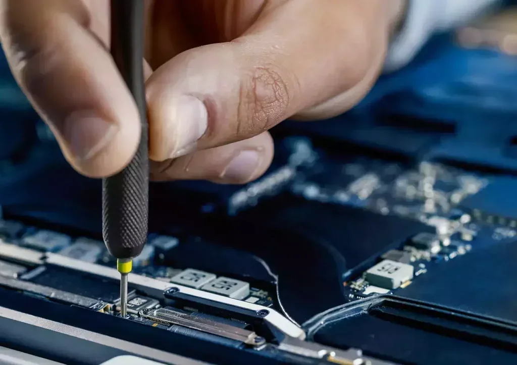 Coffret 42 embouts vissage précision Bosch pour smartphone console ordinateur