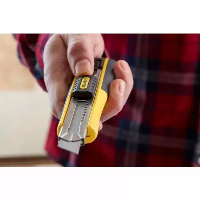 Cutter Stanley FatMax 18mm avec cartouche 6 lames - Sécurité bimatière