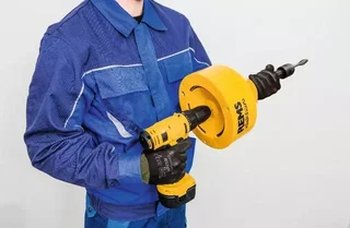 Desatascador manual de espiral REMS Mini-Cobra para tuberías y desagües obstruidos