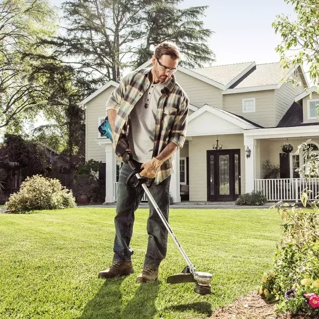 MAKITA DUR368LZ 36V LXT Cordless Brush Cutter - Brushless Motor, 3 Speeds, D-Handle, Bare Tool (No Battery/Charger)