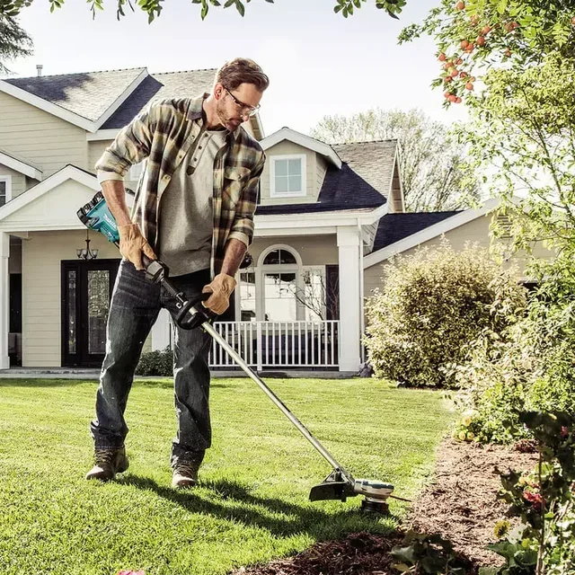 MAKITA DUR368LZ 36V LXT Cordless Brush Cutter - Brushless Motor, 3 Speeds, D-Handle, Bare Tool (No Battery/Charger)