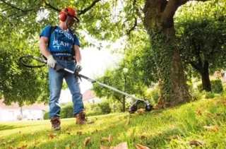 Débroussailleuse multifonction 4 en 1 SCHEPPACH MFH5300-4BP 52 cm³ à dos avec harnais ergonomique