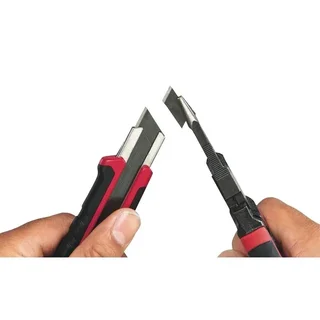 Milwaukee 48221961 Taglierino Professionale 18mm Lama Spezzabile