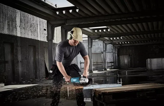 Meuleuse d'angle MAKITA GA9020 Ø 230 mm 2200W - Côté Brico