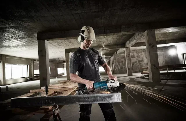 Meuleuse d'angle MAKITA GA9020 Ø 230 mm 2200W - Côté Brico