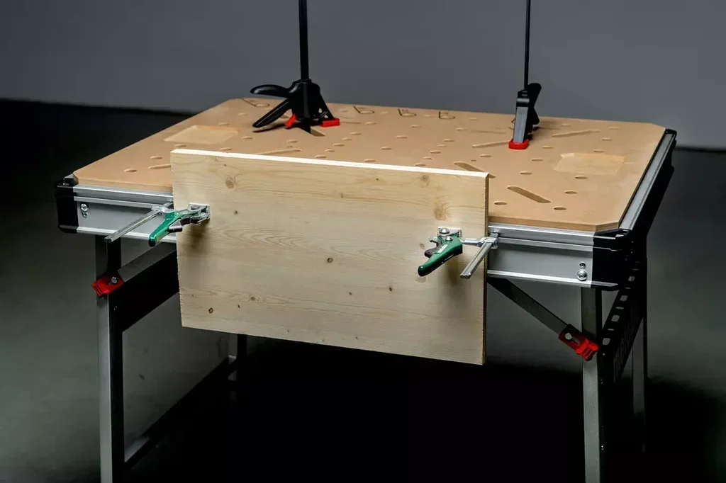 Établi mobile pliable MWB 100 Metabo - plateau MDF perforé - réf. 626991000