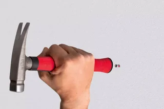 Marteau électricien Wiha 300g isolé professionnel - Tête U extraction clous zones étroites