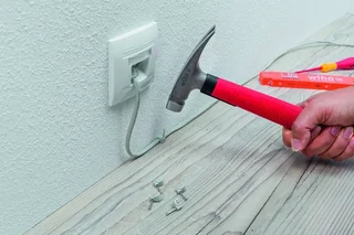 Marteau électricien Wiha 300g isolé professionnel - Tête U extraction clous zones étroites