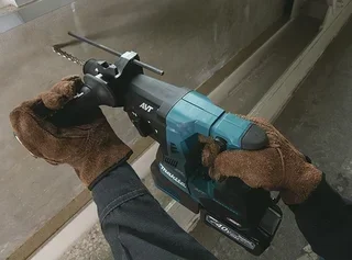 Tassellatore MAKITA 40V SDS-Plus HR002G con 2 batterie 4Ah, caricabatterie e valigetta MakPac