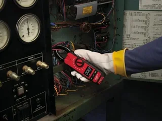 Multímetro digital Milwaukee 2235-40 pinza amperimétrica 400A profesional