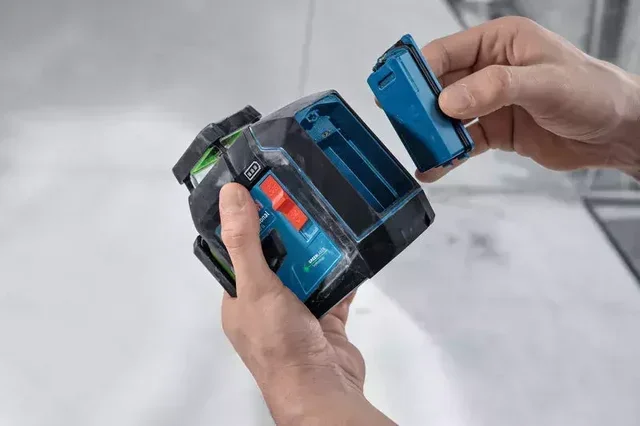 Bosch GLL 80-33 G Laser Level 3 Lines 360° with BA 3.7V 3.0Ah XL Battery - IP65