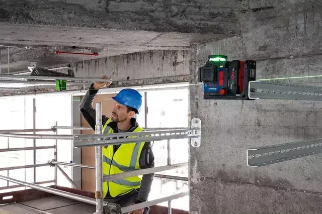 Niveau laser 3 plans Bosch GLL 18V-120-33 CG 360° professionnel avec batterie et chargeur