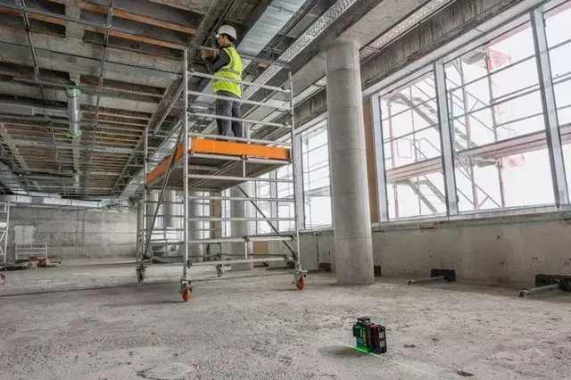 Niveau laser 3 plans Bosch GLL 18V-120-33 CG 360° professionnel avec batterie et chargeur