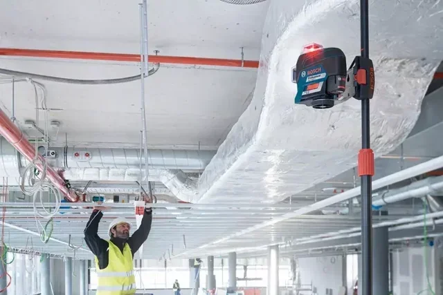 Nivel láser de líneas cruzadas Bosch GLL 3-80 C 360° con trípode y maletín de transporte