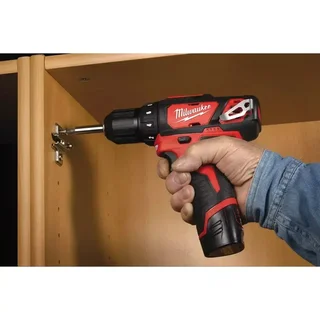Perceuse-visseuse à percussion MILWAUKEE M12 BPD-202C 12V 2Ah avec coffret