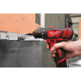 Perceuse-visseuse à percussion MILWAUKEE M12 BPD-202C 12V 2Ah avec coffret