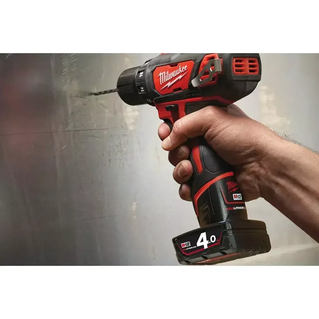 Perceuse-visseuse à percussion MILWAUKEE M12 BPD-202C 12V 2Ah avec coffret