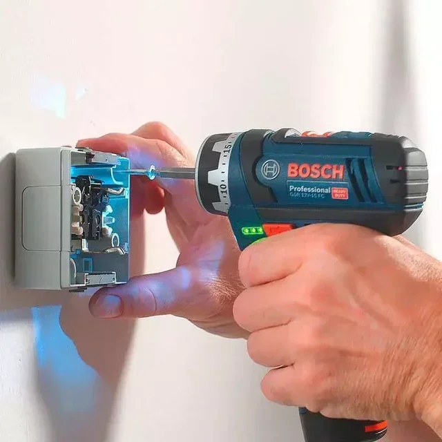 Perceuse-Visseuse Bosch GSR 12V-15 FC FlexiClick 5 en 1 avec 2 batteries 2.0Ah et 4 accessoires interchangeables