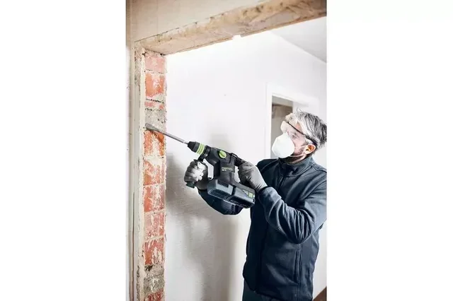 Perforateur-burineur sans fil FESTOOL KHC 18 5,0 EBI-Plus avec 2 batteries 18V 5.0Ah, chargeur rapide TCL 6, mandrins SDS-Plus et serrage rapide, poignée anti-vibration, butée de profondeur, Systainer³ SYS3 L 187 - Réf. 577448