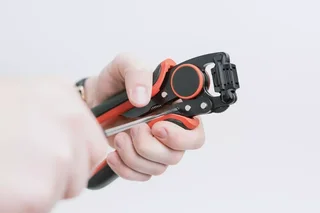 Pinza Crimpatrice Automatica WIHA 45223 - Testa Rotante 360° per Capicorda 0,08-16mm²