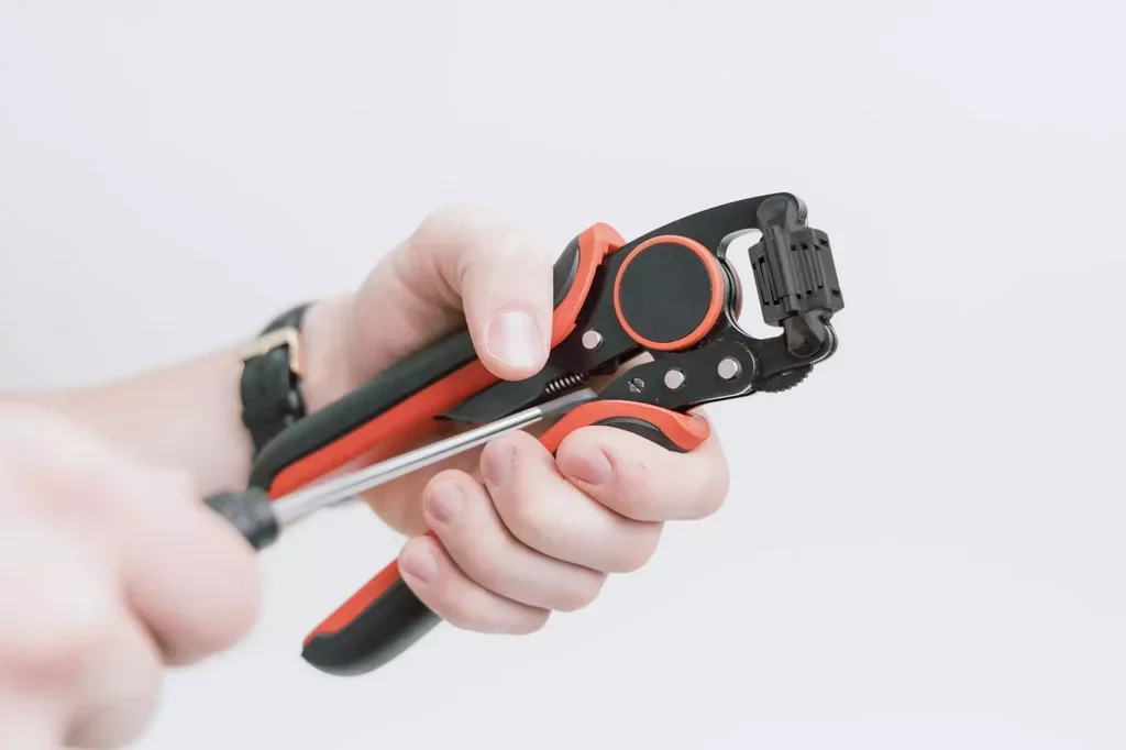 Pinza Crimpatrice Automatica WIHA 45223 - Testa Rotante 360° per Capicorda 0,08-16mm²