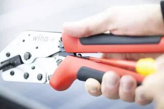 Pince à sertir MC4 WIHA 45796 - Outil sertissage photovoltaïque 2,5-6 mm²