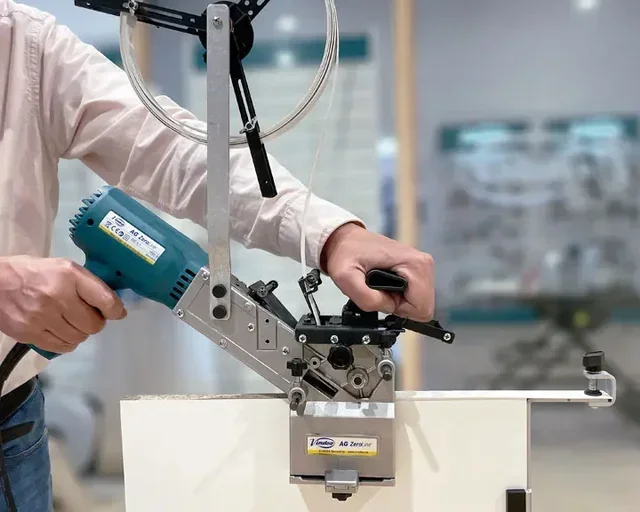 Plaqueuse de chants portative AG-Zeroline VIRUTEX 5200601 - Technologie ZeroLine joint invisible sans colle