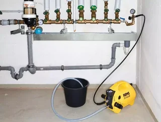 Bomba de Prueba de Presión Eléctrica REMS E-Push 2 60 Bar Compacta Ligera