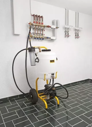 Bomba Eléctrica REMS Solar-Push K60 115312 R220 sobre Carrito Móvil 30L