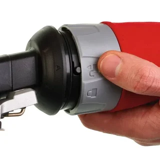 Milwaukee SPS 140 Schwingschleifer mit Kabel 260W - Doppelte Befestigung Klettverschluss und Spannzangen