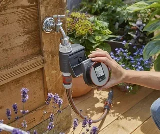 Temporizador de riego automático GARDENA Flex 1890-20 con pantalla LCD