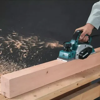 Cepillo Eléctrico MAKITA KP0800J 620W 82mm Profesional Madera Maletín MAKPAC