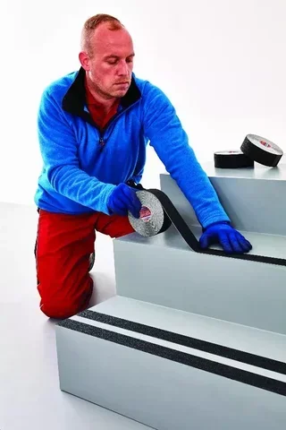 Ruban adhésif antidérapant Tesa 15m x 50mm noir sécurité sol