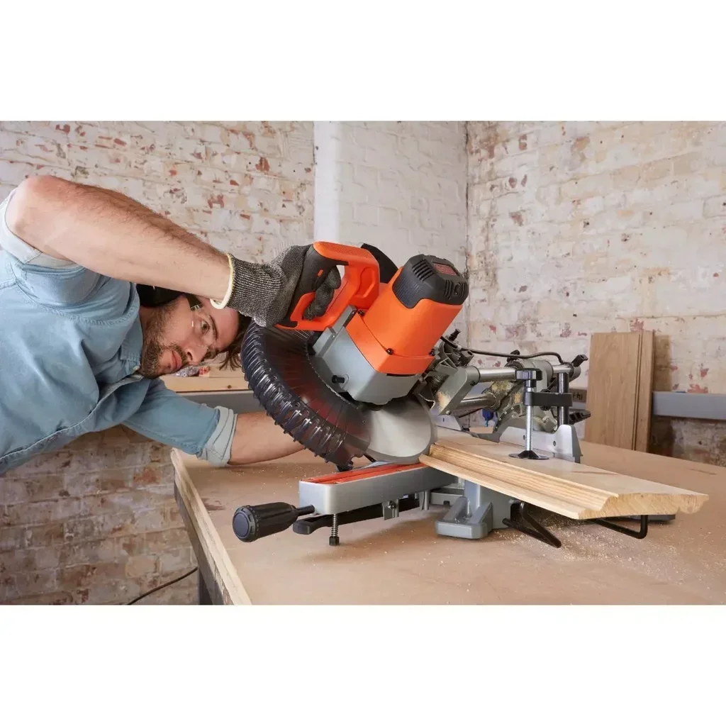 Scie à onglet radiale BLACK+DECKER 2100W 254 mm BES710-QS