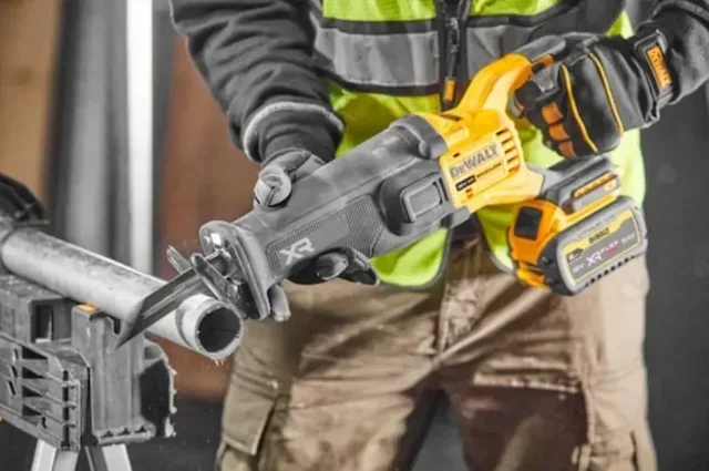 Scie sabre DEWALT DCS386NT-XJ 18V XR FLEXVOLT Advantage Brushless coffret TSTAK