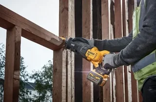 Scie sabre DEWALT DCS386NT-XJ 18V XR FLEXVOLT Advantage Brushless coffret TSTAK