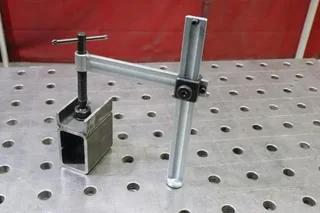 Serre-joint URKO 4003-WV 40x10 mm table soudure 28 mm 30x22 cm