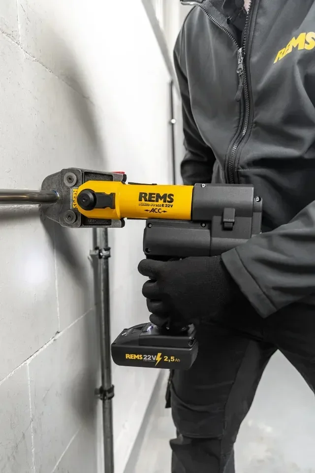 Sertisseuse radiale REMS Akku-Press E 22V 32kN sans fil coffret L-Boxx