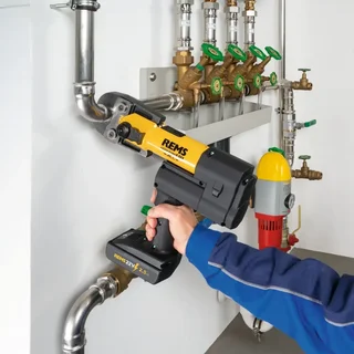 Sertisseuse radiale REMS Akku-Press E 22V 32kN sans fil coffret L-Boxx