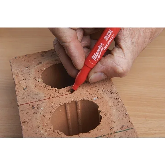 Set 4 marqueurs permanents MILWAUKEE Inkzall pointe ultra résistante noir bleu vert rouge