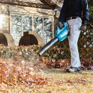 Souffleur batterie MAKITA 40V 13,3 m³ avec batterie 4Ah et chargeur